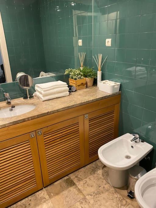 Swimming Pool Apartment With Private Garage Порто Екстериор снимка
